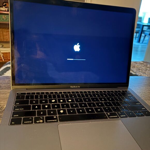 MacBook Air 13 Inch - Picture 8 of 11
